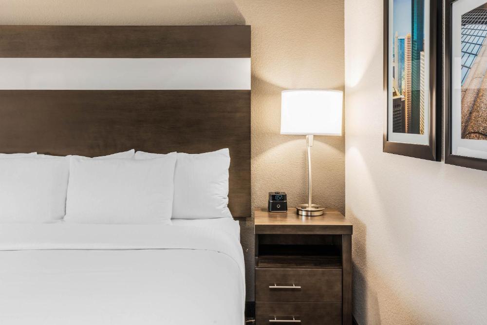 King Room - Mobility Access/Non-Smoking interior